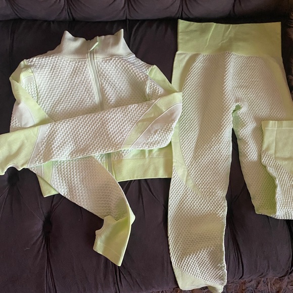 Active set - Picture 1 of 1